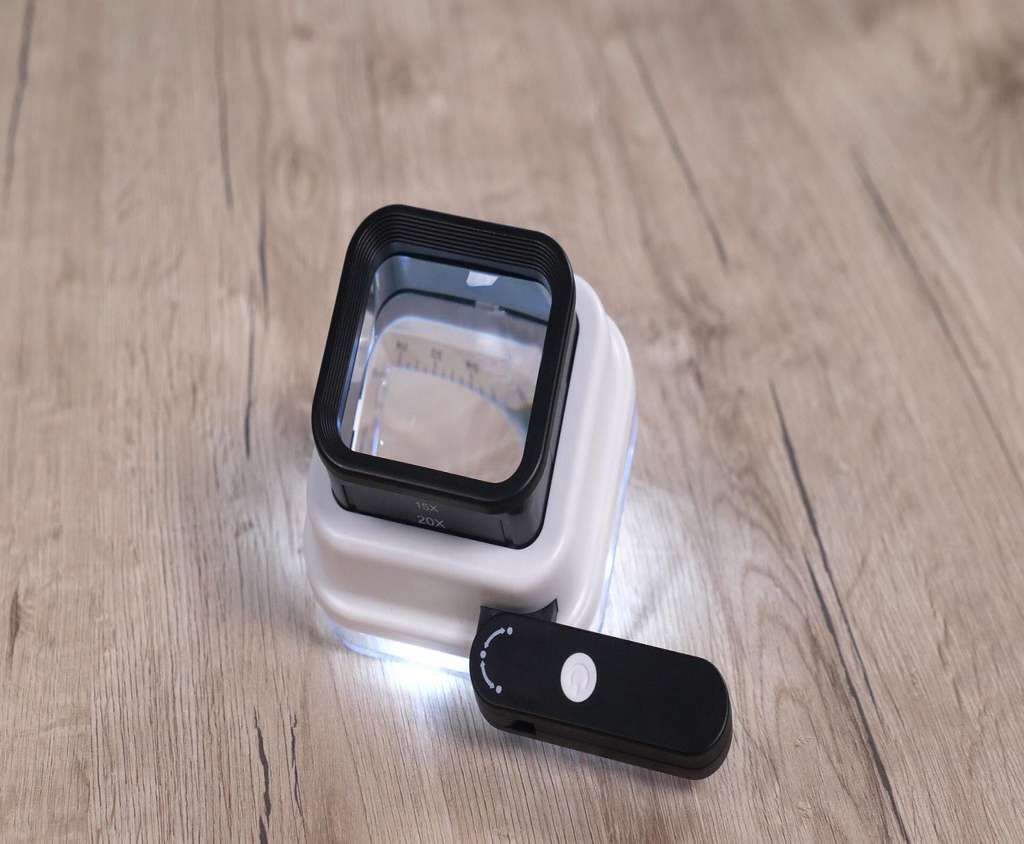 Genius-Ideas-GD-087663-Loupe-pliable-a-3-grossisse