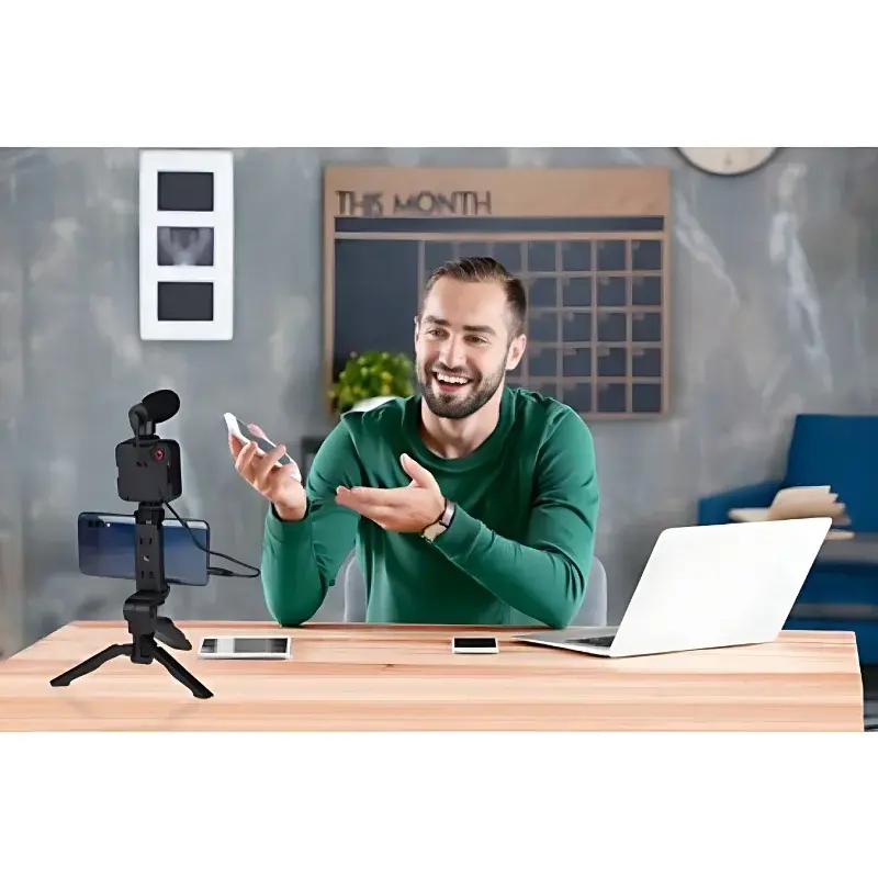 Grundig-ED-38135-Kit-de-vlogging-selfie-studio-3-en-1-avec-eclairage-microphone-et-trepied-ED-38135-6-1.webp