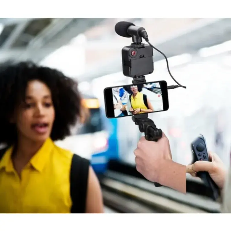 Grundig-ED-38135-Kit-de-vlogging-selfie-studio-3-en-1-avec-eclairage-microphone-et-trepied-ED-38135-7.webp